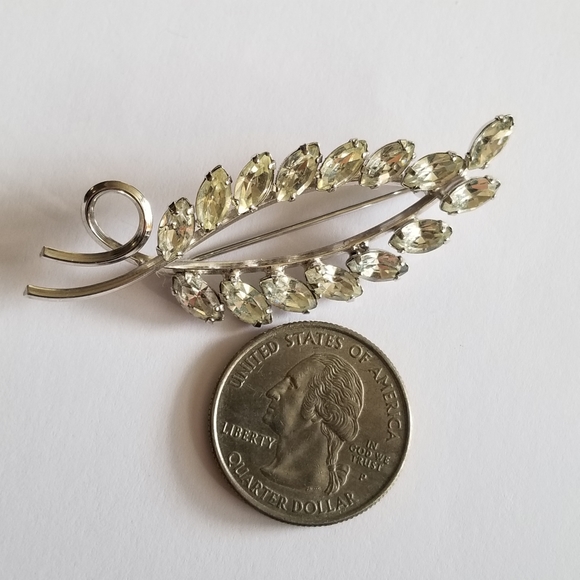 Relisted - Vintage sparkly leaf brooch silver tone clear vine spiral pin nature - Picture 7 of 10